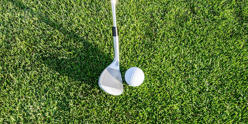 Is het de moeite waard om lid te worden van een golfclub als ik af en toe speel?